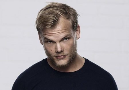 Polícia descarta hipótese de crime em morte do DJ Avicii