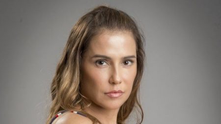 Global, Deborah Secco diz que leva a filha de ônibus para a escola