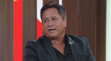 Leonardo reclama de cirurgia nos olhos por motivo inusitado