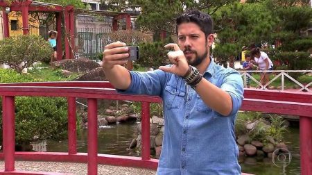 Phelipe Siani brinca com foto de quando era do SBT: “Cara de constipação”