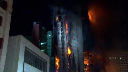 Desabamento de prédio faz Globo mudar programação em São Paulo