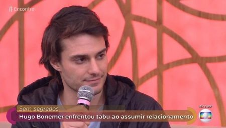Hugo Bonemer fala sobre namorado no “Encontro” e público elogia: “Bem resolvido”