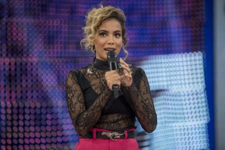 Anitta vai ganhar estátua de cera em tamanho real, igual a de Silvio Santos