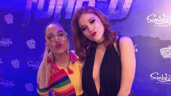 Ex-BBB Ana Clara “quebra tudo” em show e pega carona com Anitta