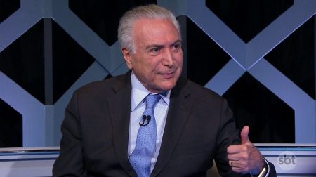 Na GloboNews, manifestante pede Vale Night com Marcela após prisão de Temer