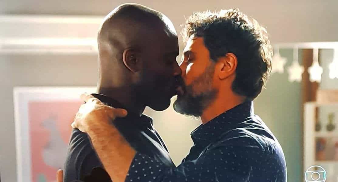 Beijo gay em “O Outro Lado do Paraíso” repercute na web