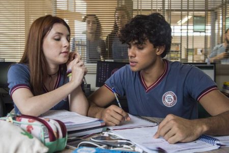 “Malhação – Vidas Brasileiras”: Flora vira refém em rebelião