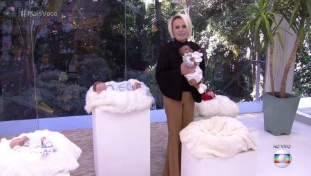Ana Maria Braga faz matéria de bonecos bebês e assusta telespectadores