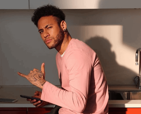 Neymar Jr se encanta por bailarina do Faustão
