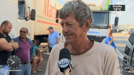 Caminhoneiro critica greve na Record e elogia no SBT