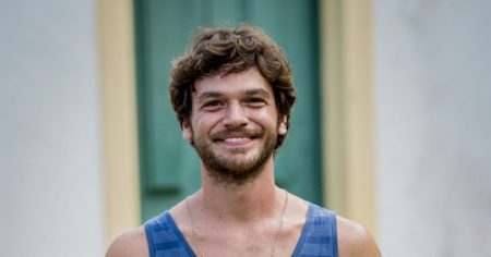 Irmãos? Emílio Dantas posa com Saulo Fernandes e semelhança impressiona