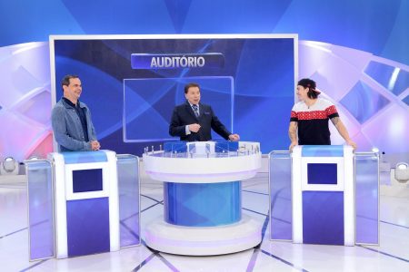 Silvio Santos surpreende Whindersson Nunes e Carioca com pergunta: “Verme, coça e fica no ânus?”