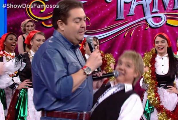 Atriz deixa Faustão sem graça após esfregar o “pinto” nele