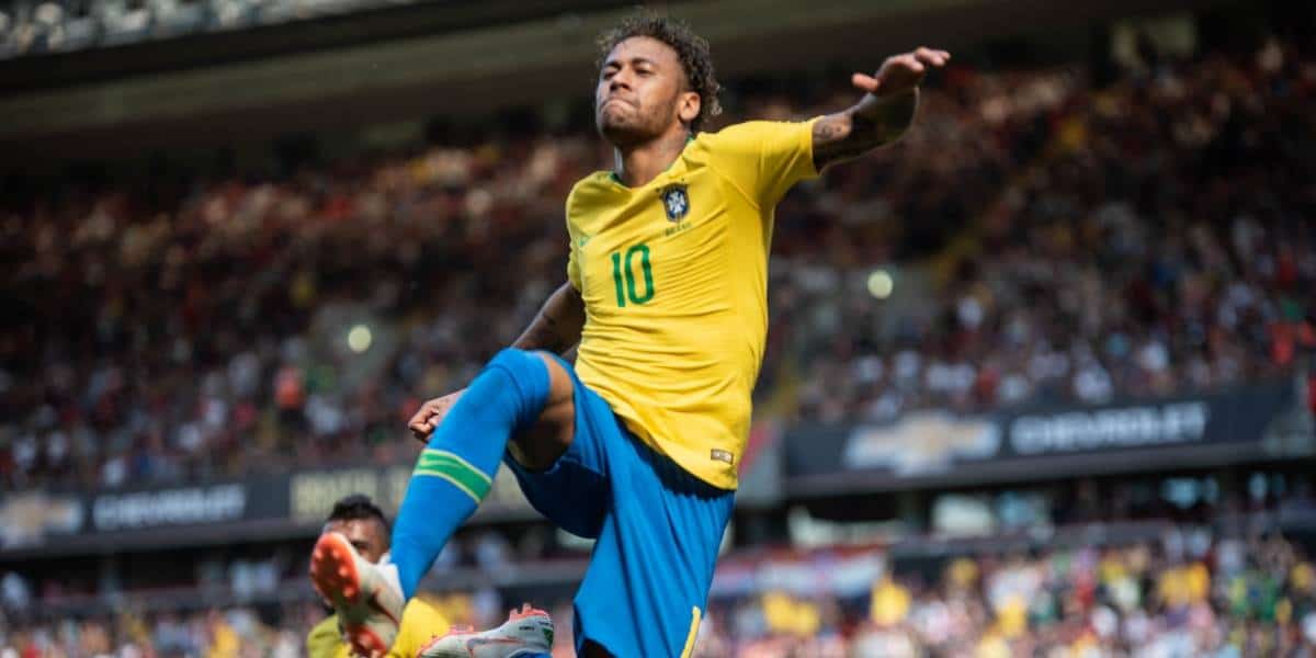 Neymar Jr. apanha, faz gol, chora em campo e desabafa: “Na minha vida as coisas nunca foram fáceis”