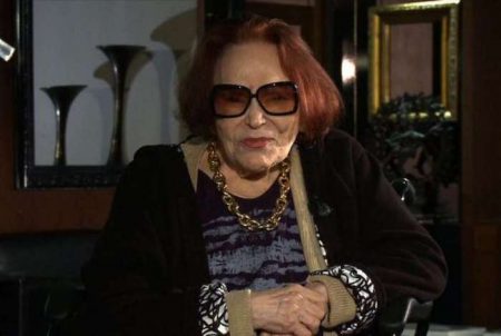 Família de Bibi Ferreira faz leilão com 400 livros do acervo da artista