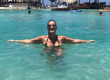 Luciana Cardoso curte férias ao lado das bailarinas do Faustão