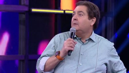 Esposa de Faustão sensualiza em publicação em praia paradisíaca; veja