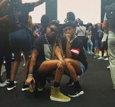 Ludmilla tem dia de fã e paga mico em Amsterdã; veja vídeo