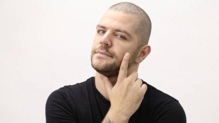 Victor Sarro cita participação de Raissa no Hora do Faro, faz reflexão e se emociona
