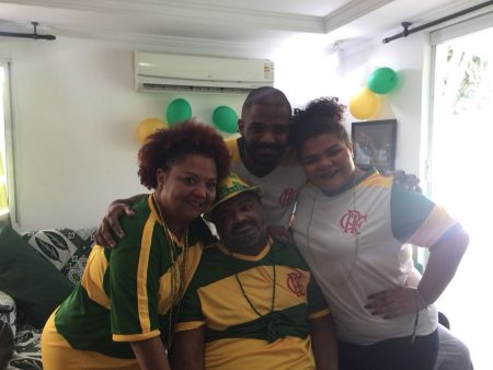 Após 2 anos de AVC, Arlindo Cruz ganha homenagem da família