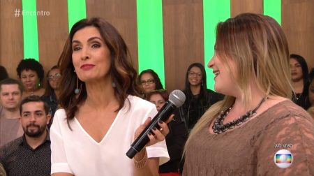 Mulher é flagrada dormindo na plateia do “Encontro”