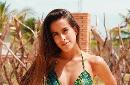 Filha de Gloria Pires, Ana Morais completa 18 anos e arrasa de biquíni