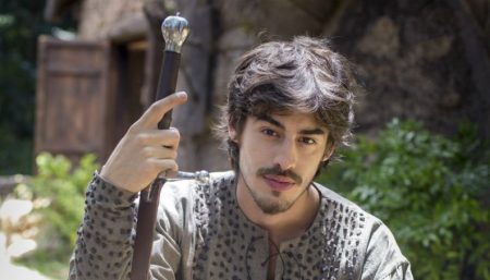 Atores de “Deus Salve o Rei” assumem paixão na reta final da novela