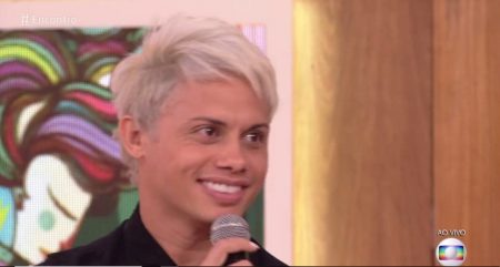 Silvero Pereira causa em participação no “Encontro” e é comparado a Clodovil