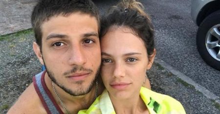 Após reconciliação, Chay Suede e Laura Neiva embarcam para Fernando de Noronha