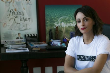 Globo pede e Suzana Pires reformula texto de novela das 19h