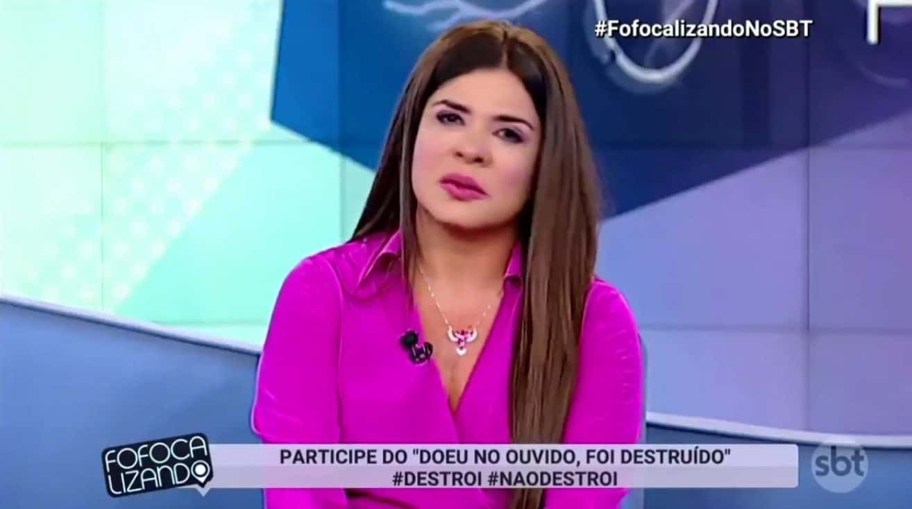 Mara Maravilha fala demais, Leo Dias provoca e apresentadora cai no choro no “Fofocalizando”