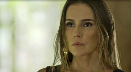 Avó surtada revela origem de Karola em “Segundo Sol”