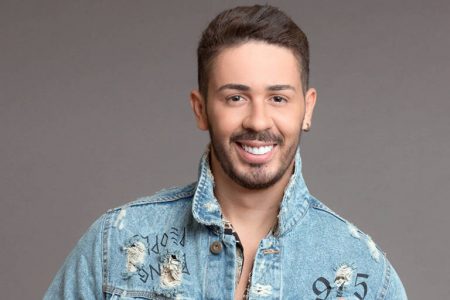 Mãe biológica de Carlinhos Maia detona influenciador nas redes sociais