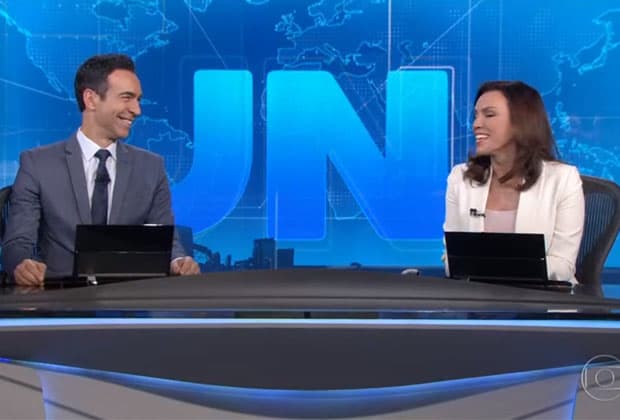 Ana Paula Araújo surpreende César Tralli no encerramento do "Jornal Nacional"