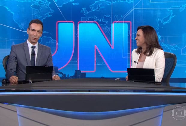 Ana Paula Araújo surpreende César Tralli no encerramento do “Jornal Nacional”