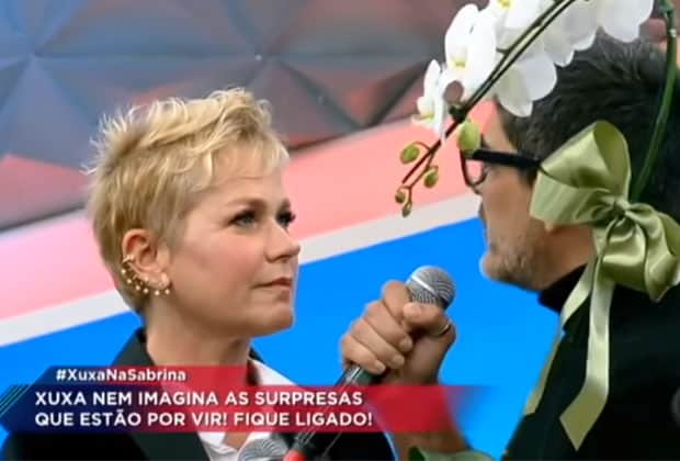 Junno Andrade faz declaração e recita poesia para Xuxa na TV