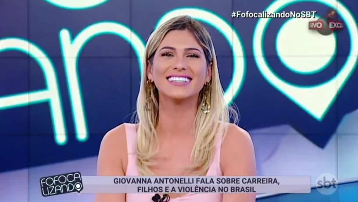 Lívia Andrade senta no lugar de Mara Maravilha no “Fofocalizando”; fãs fazem boicote