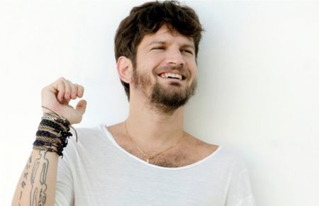 Filho de Saulo Fernandes impressiona com semelhança e vira sensação na web