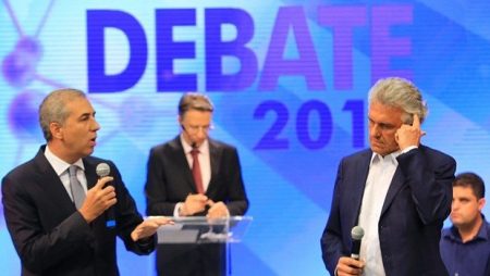 Debate em TV de Goiás é interrompido após desmaio de apresentador