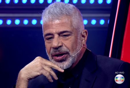 Lulu Santos dá patada em Tiago Leifert no “The Voice” e causa