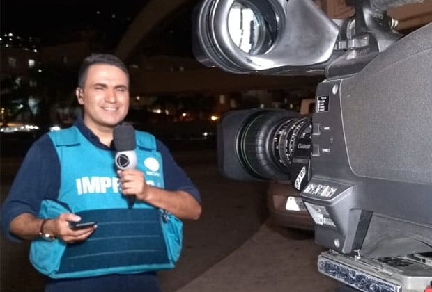 Repórter é atropelado durante telejornal ao vivo da Record