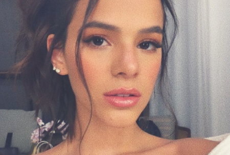 Bruna Marquezine reage à internauta que a mandou calar a boca