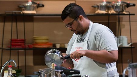 Ex-MasterChef Léo Santos mostra antes e depois e surpreende