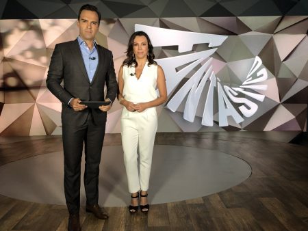 “Fantástico” erra duas vezes e quase pede música para si mesmo