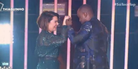 Momento romântico de Fernanda Souza e Thiaguinho faz sucesso na web