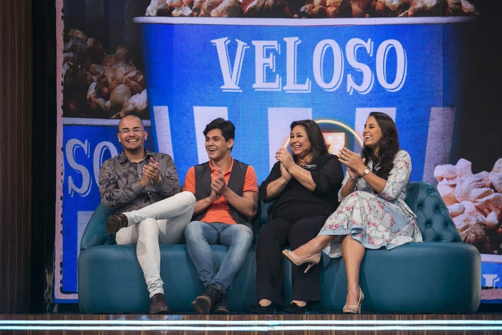 Lucas Veloso se emociona com homenagem da mãe e revela novo talento ao público