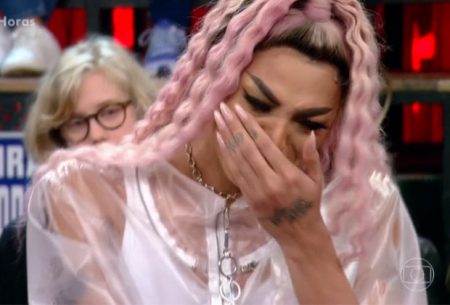 Pabllo Vittar chora muito no “Altas Horas” ao lembrar de bullying na adolescência