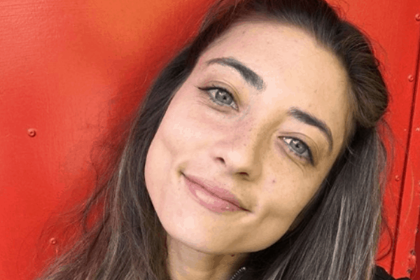 Filha de ator da Record, Julia Oristanio entra em “O Tempo Não Para”