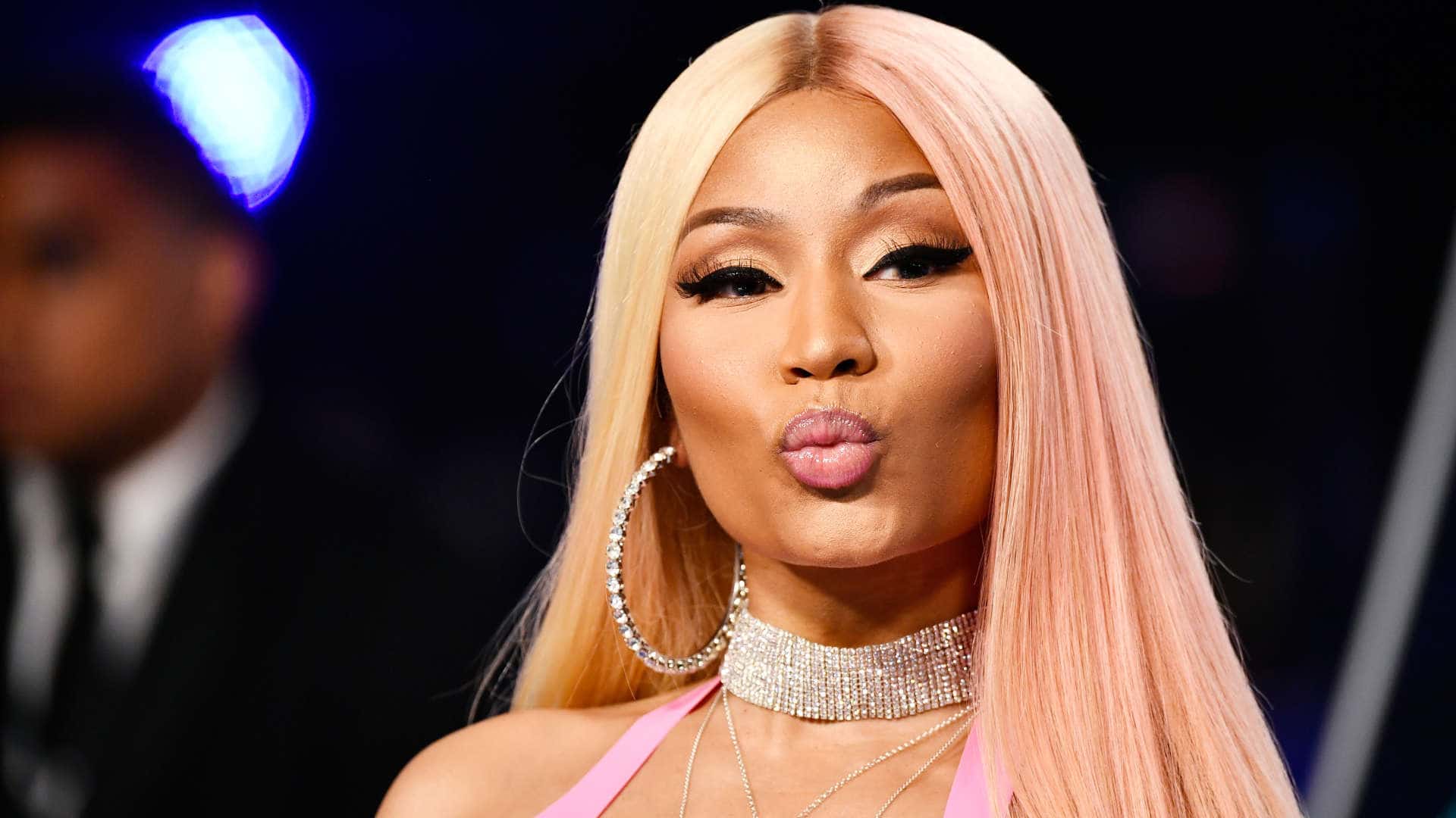 Treta no mundo do rap! Cardi B e Nicki Minaj brigam em festa com direito a sapato voador