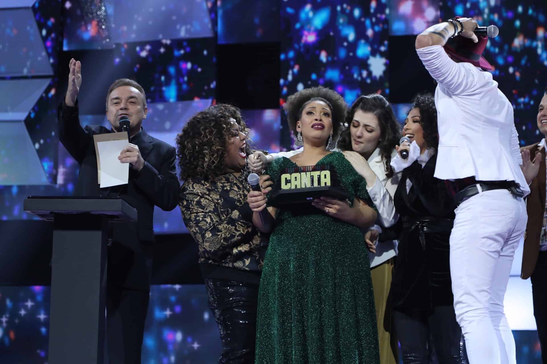 Débora Pinheiro vence o “Canta Comigo” e leva R$ 300 mil para casa